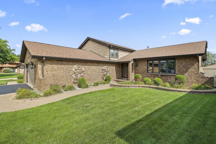 Property Photo:  1229 Anvil Court  IL 60101 