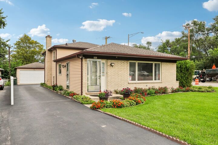 Property Photo:  