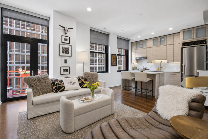 Property Photo:  208 W Washington Street 1813  IL 60606 