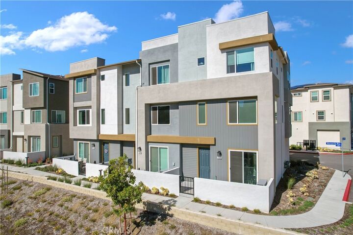 Property Photo: 27582 Manzanita Way CA 91381