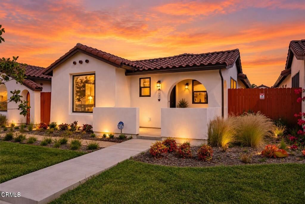Property Photo:  1135 W 2nd Street  CA 93030 
