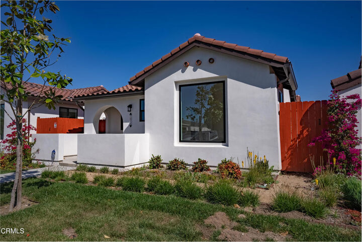 Property Photo:  1125 W 2nd Street  CA 93030 