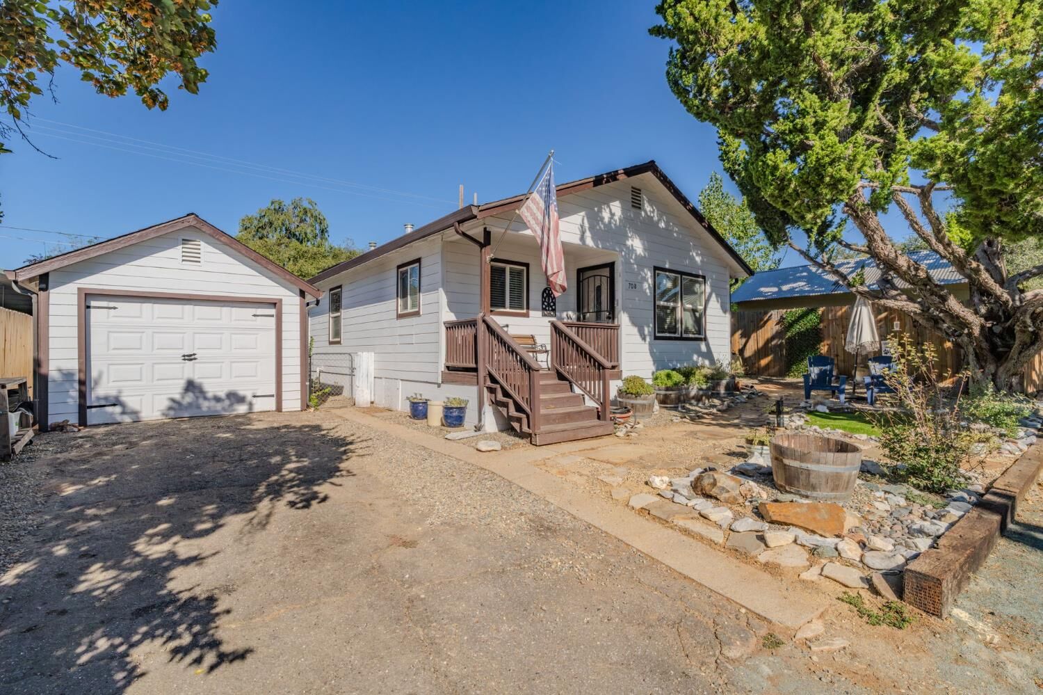 Property Photo: 708 Oneida Street CA 95222
