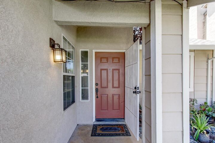Property Photo: 7850 Bonny Downs Way CA 95758
