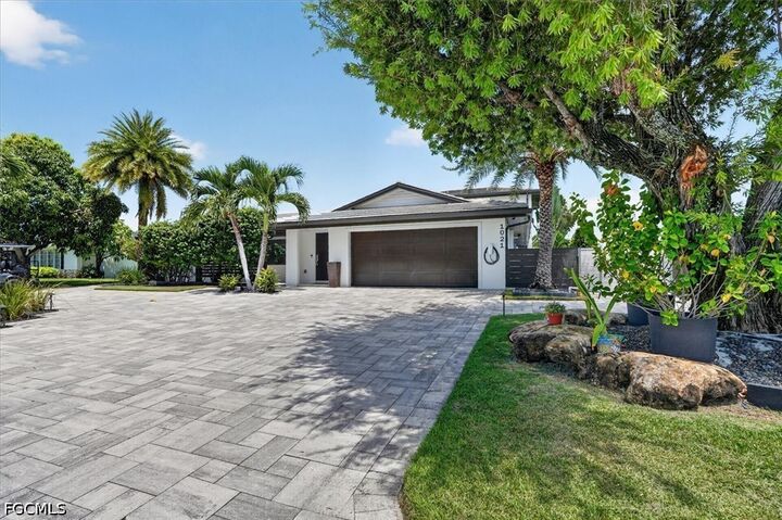 Property Photo:  1021 Wittman Drive  FL 33919 