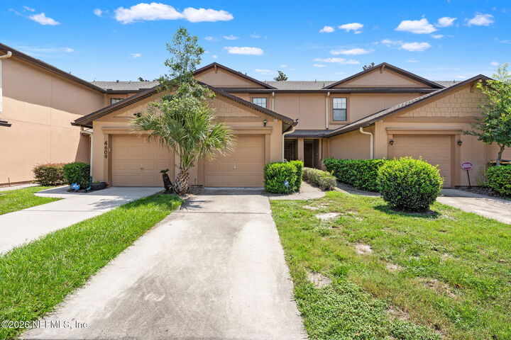Property Photo: 4613 Gerber Court FL 32210