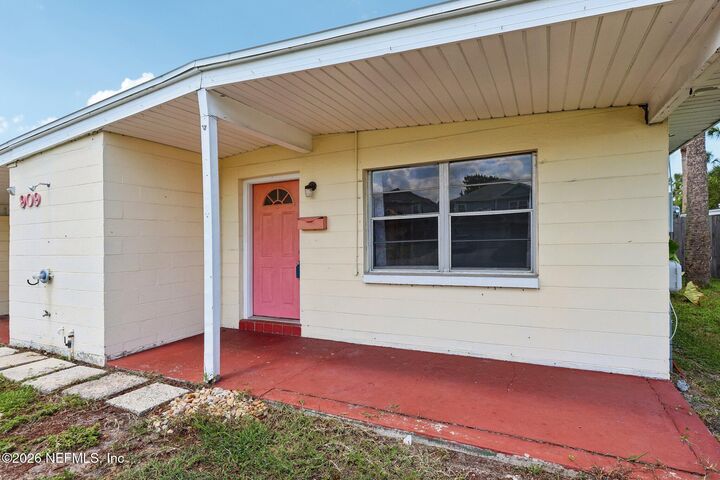 Property Photo:  909 7th Avenue N  FL 32250 