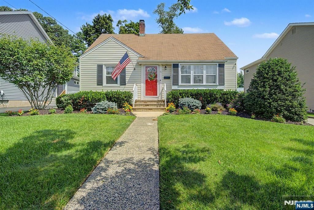 Property Photo:  91 Lynwood Road  NJ 07044 
