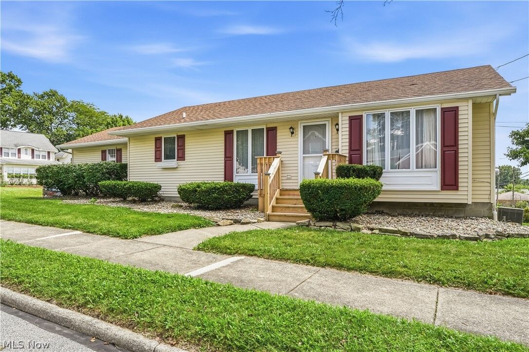 Property Photo:  252 Clinton Avenue  OH 44301 