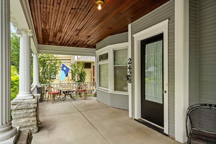 Property Photo:  2428 Colfax Avenue S #1  MN 55405 