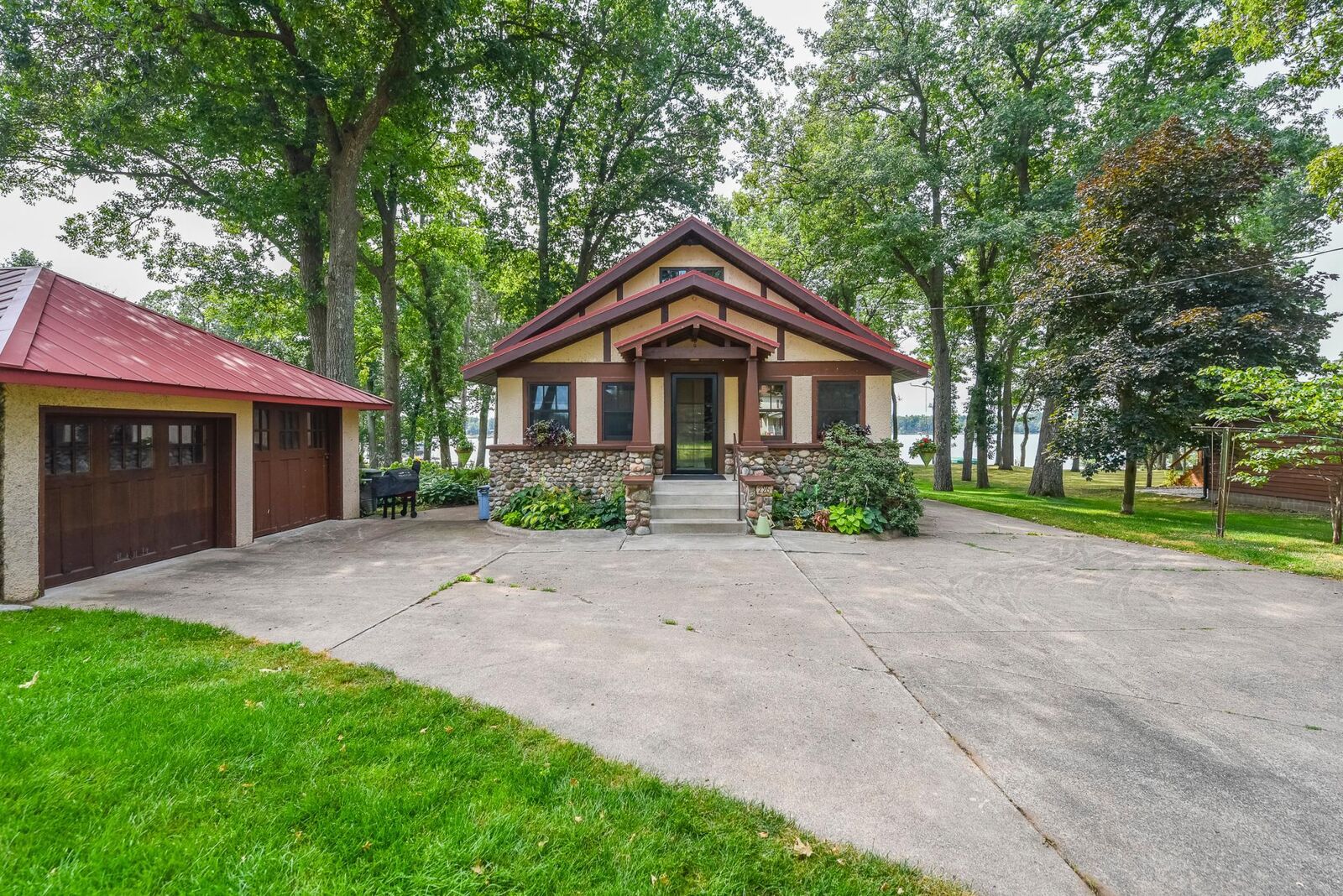 Property Photo: 226 2nd Street SE MN 56441