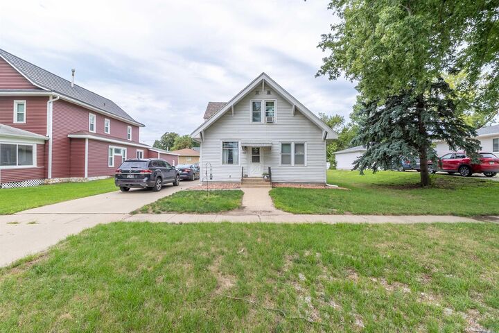 Property Photo:  405 Alderson Street  IA 51055 