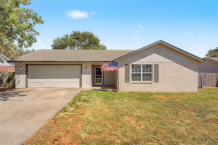 Property Photo:  714 Bloomfield Street  AR 72734 