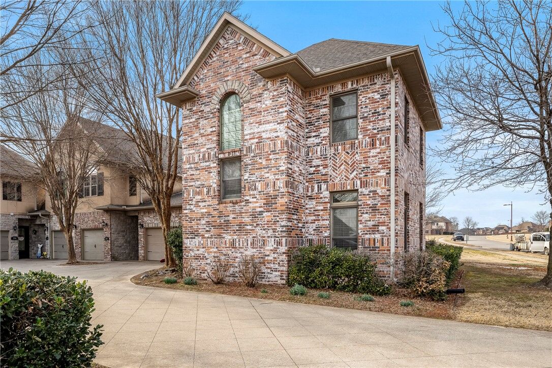 Property Photo:  2616, 2700, 2464 S Everest Avenue  AR 72758 