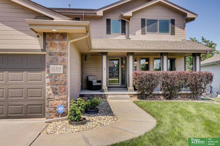 Property Photo: 21314 Castlerock Lane NE 68028