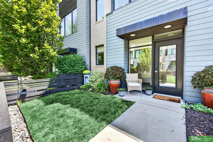 Property Photo:  1207 S 10 Court  NE 68108 