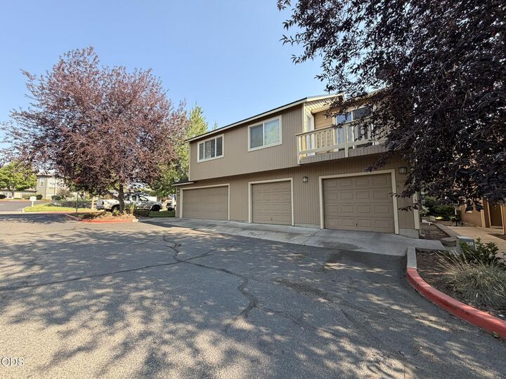 Property Photo:  