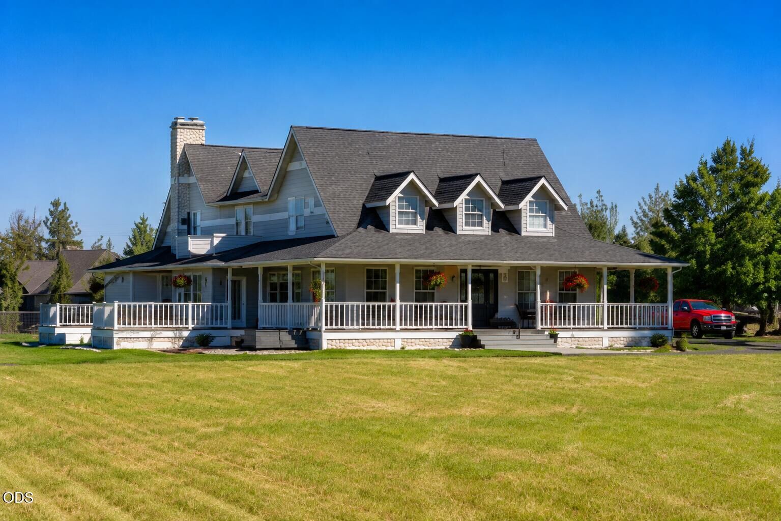 Property Photo: 6225 SW Zenith Avenue OR 97756