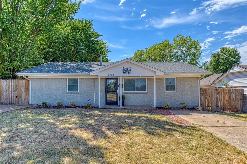 Property Photo:  1724 S Jensen Avenue  OK 73036 