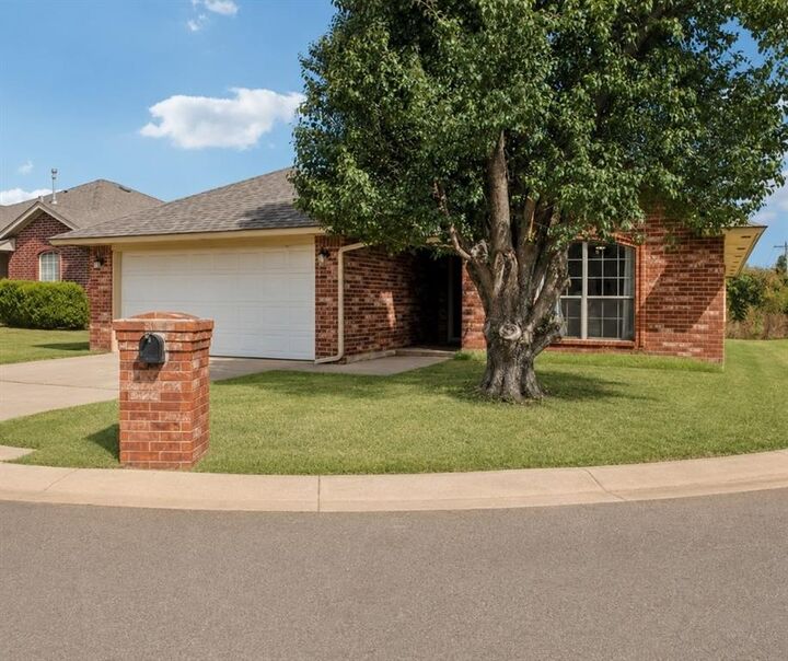 Property Photo: 4921 SE 87th Terrace OK 73135