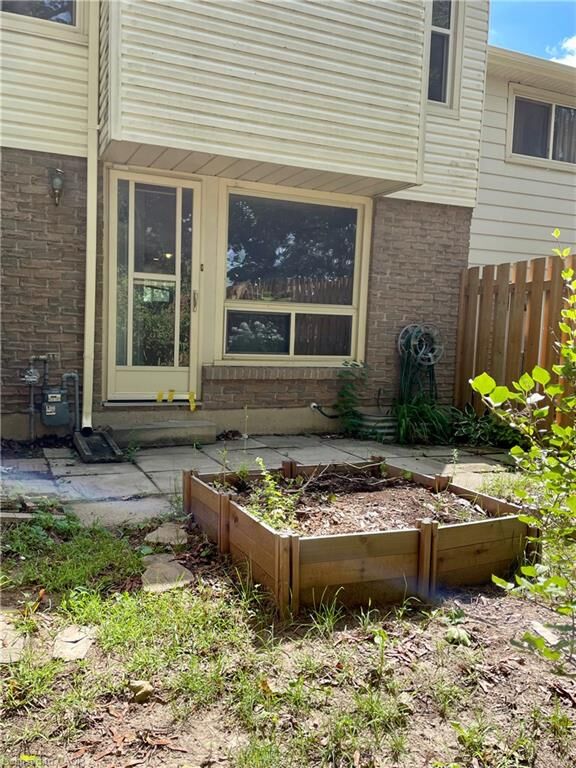 Property Photo: 165 Green Valley Drive 45 ON N2P 1K3