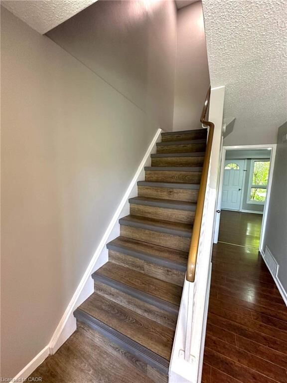 Property Photo:  165 Green Valley Drive 72  ON N2P 1K3 
