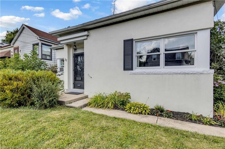 31 Scotia Avenue — photo 1