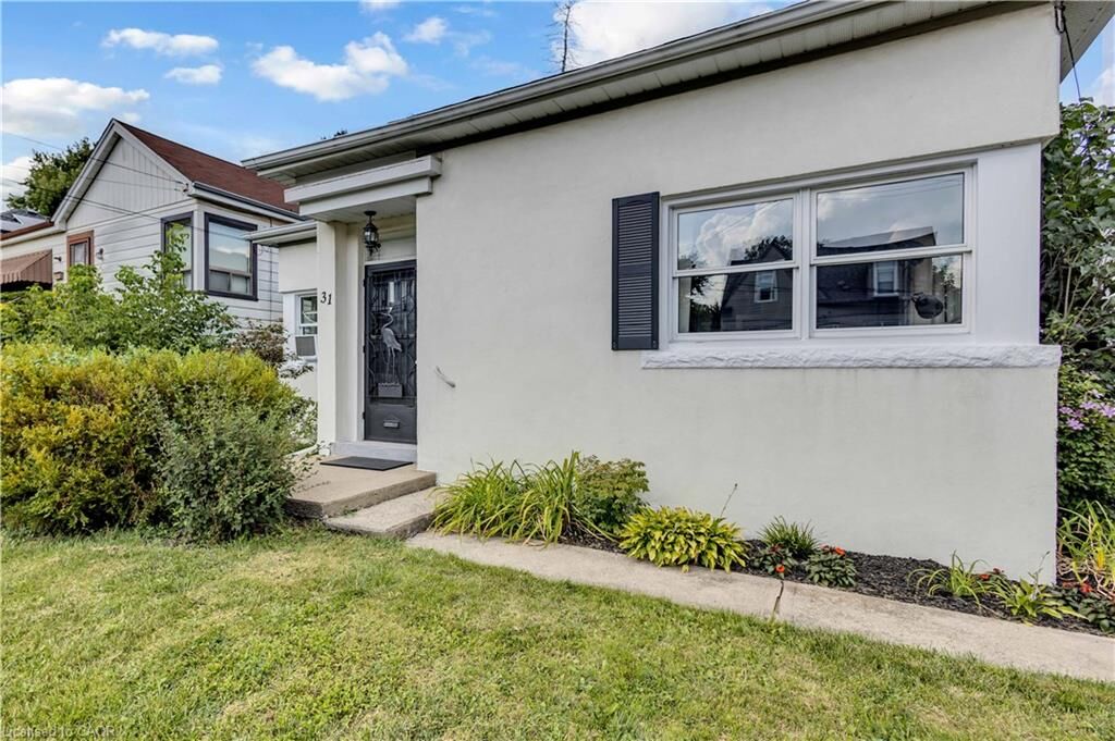 Property Photo: 31 Scotia Avenue ON L8K 4X4
