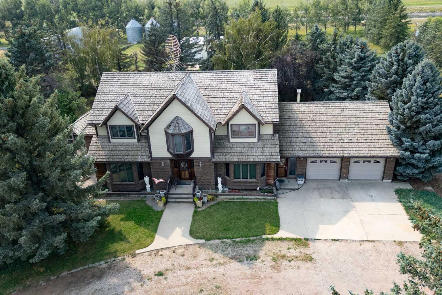 Property Photo: 74060 Rge Rd 204 AB T1J 3Y7