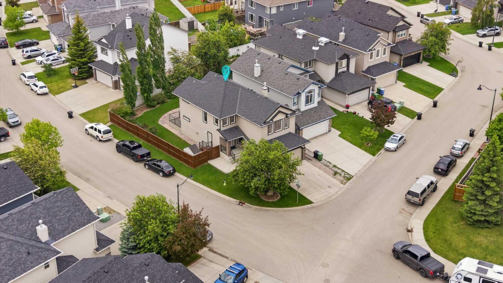 Property Photo: 137 Evanscove Circle NW AB T3P 0A2