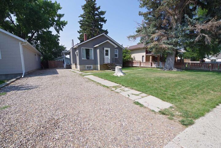 Property Photo: 607 6 Street N AB T0K 2K0