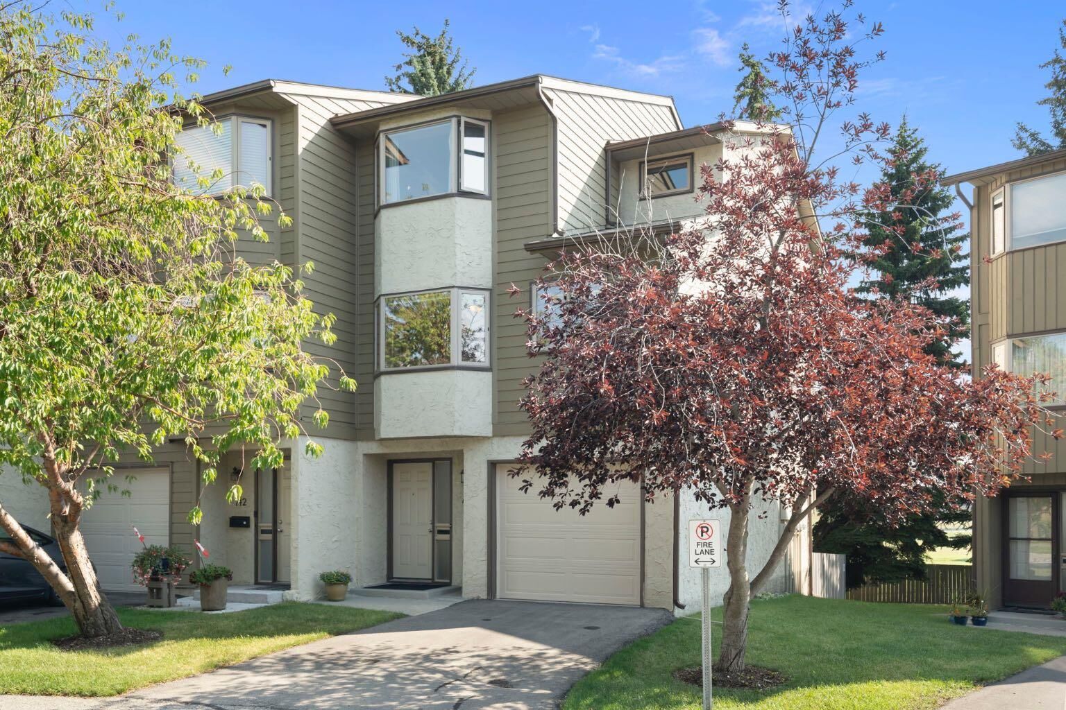 Property Photo: 140 Glamis Terrace SW AB T3E 6V3