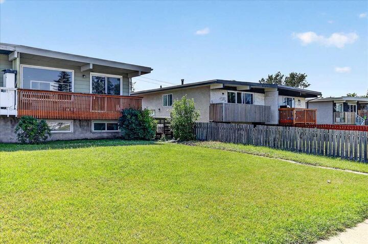 Property Photo:  4309 26 Avenue SE  AB T2B 0E1 