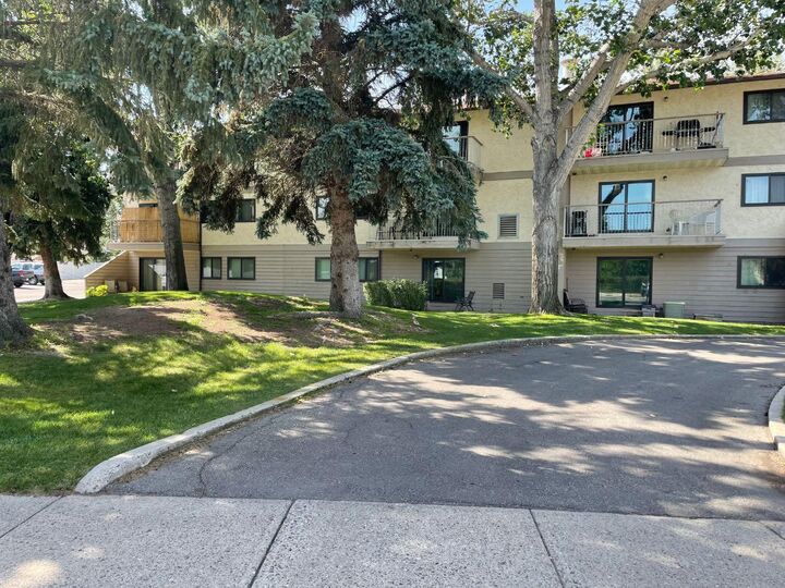 Property Photo: 855 Columbia Boulevard W 207 AB T1K 5B8