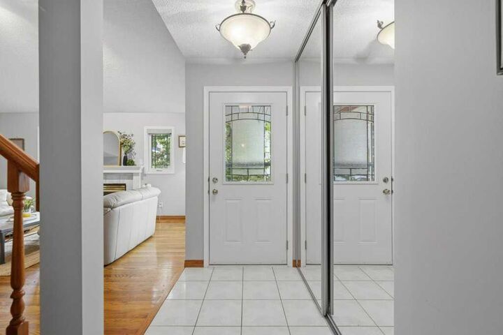 Property Photo:  4 Inglewood Landing SE  AB T2G 5K5 