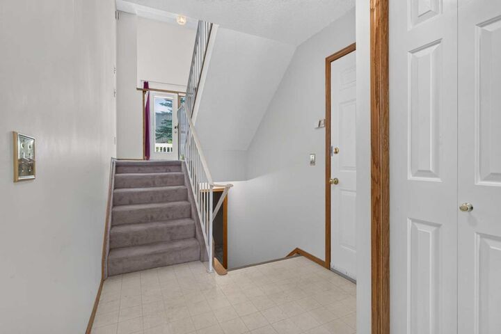 Property Photo: 52 Glenbrook Villas SW AB T3E 7E8