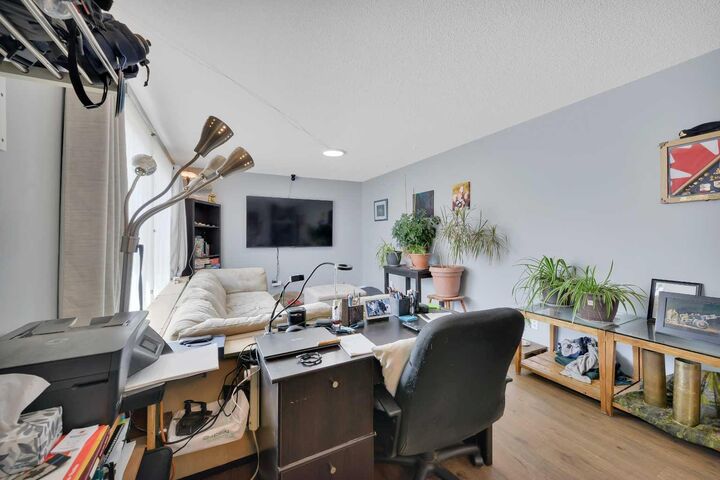 Property Photo: 1 Forest Close AB T4N 4Z7