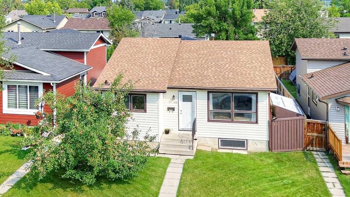 40 River Valley Crescent SE — photo 1