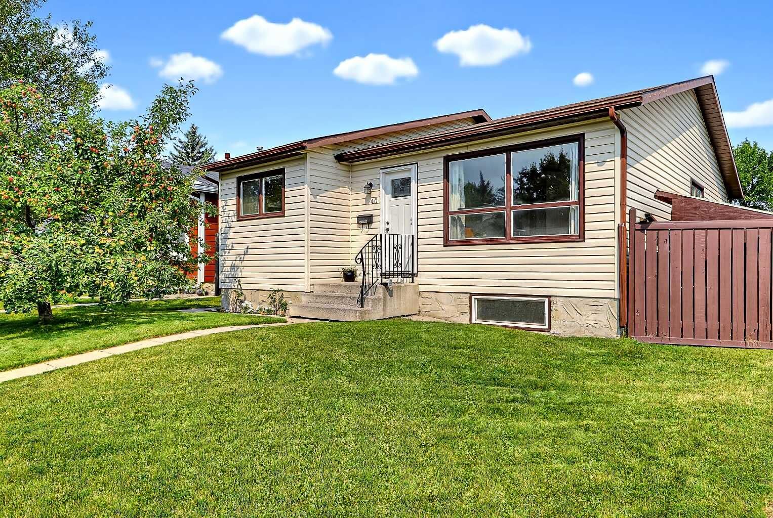 Property Photo: 40 River Valley Crescent SE AB T2C 3J8