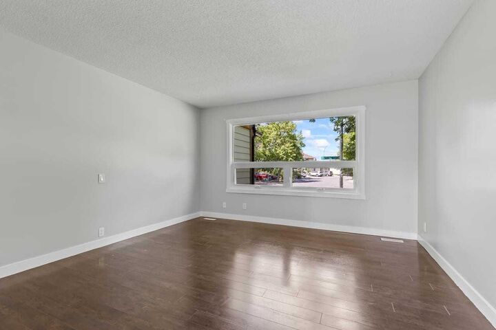 Photo de la propriété: 767 Whitehill Way NE AB T1Y 3E6