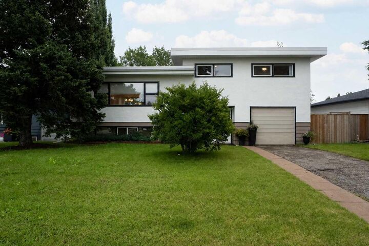 Property Photo: 8628 7 Street SW AB T2V 1G9