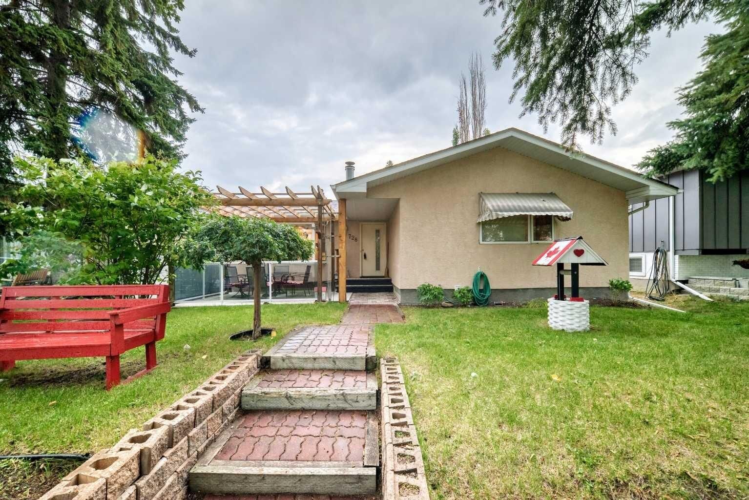 Property Photo: 728 Willacy Drive SE AB T2J 2B1