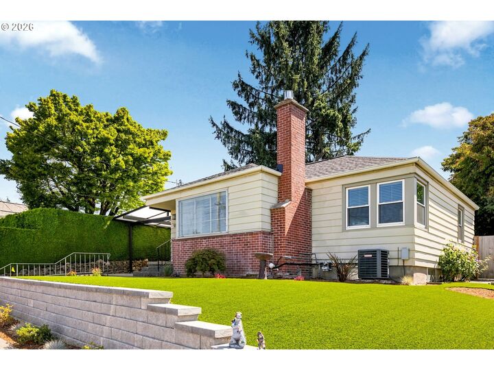 Property Photo: 5524 NE Couch St OR 97213