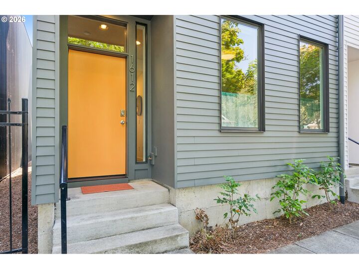 Property Photo:  1612 SE Claybourne St  OR 97202 