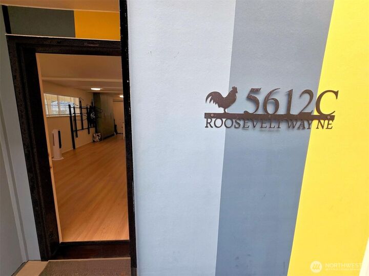 Property Photo:  5612 C  Roosevelt Way NE  WA 98105 