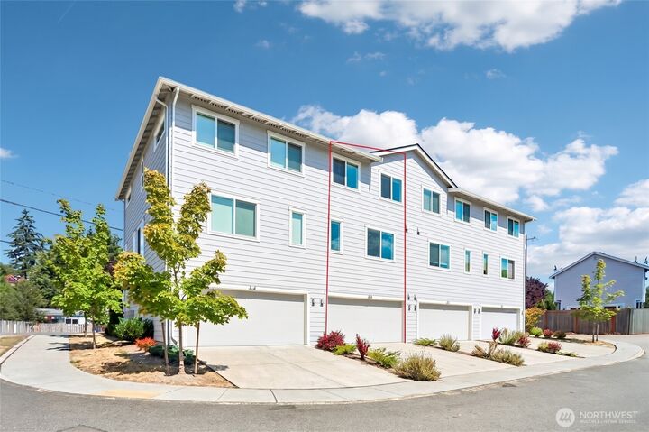 Property Photo:  5118  164th Street SW A3  WA 98026 