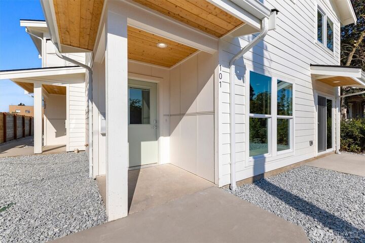 Property Photo:  2511  Peabody Street  WA 98225 
