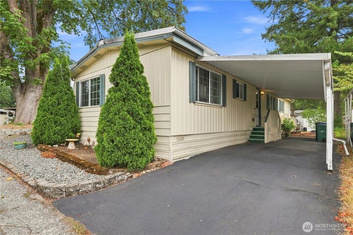 Property Photo:  18425 NE 95th Street 176  WA 98052 