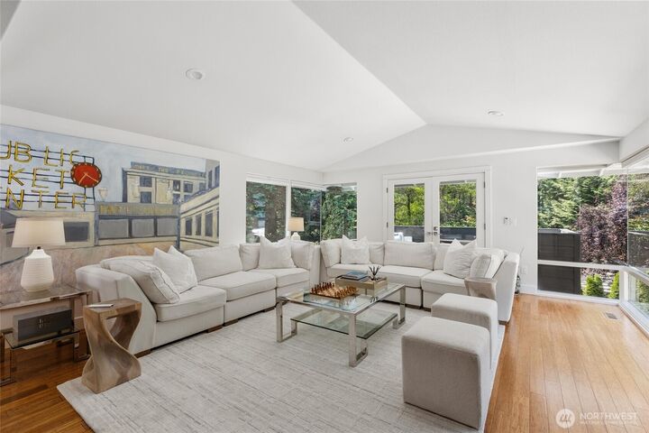 Property Photo:  2202  Sahalee Drive E  WA 98074 