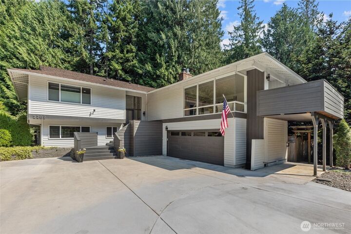 Property Photo: 2202 Sahalee Drive E WA 98074